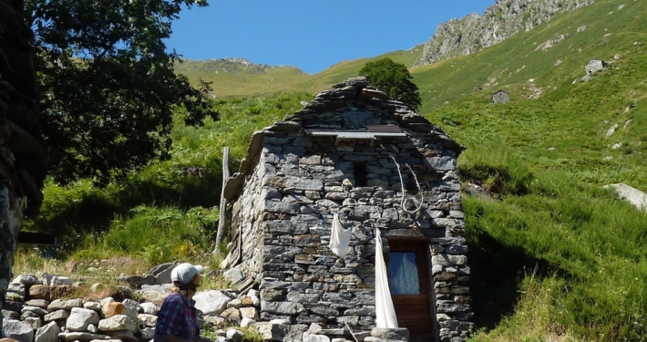 Wanderfrau-auf-Ingrids-Alm
