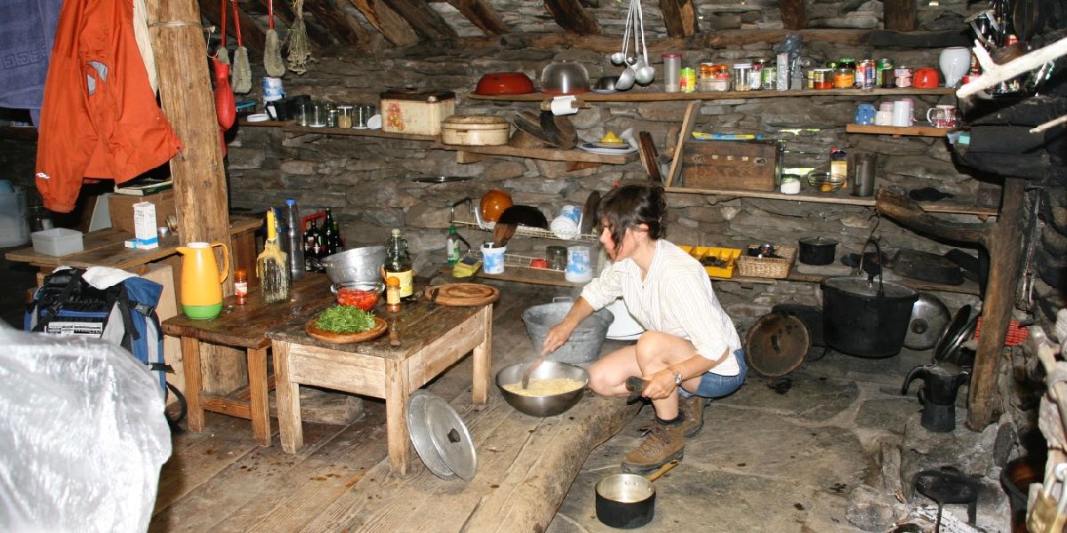 Hier-kocht-Ingrid-im-Almurlaub-fuer-die-Gastfrauen